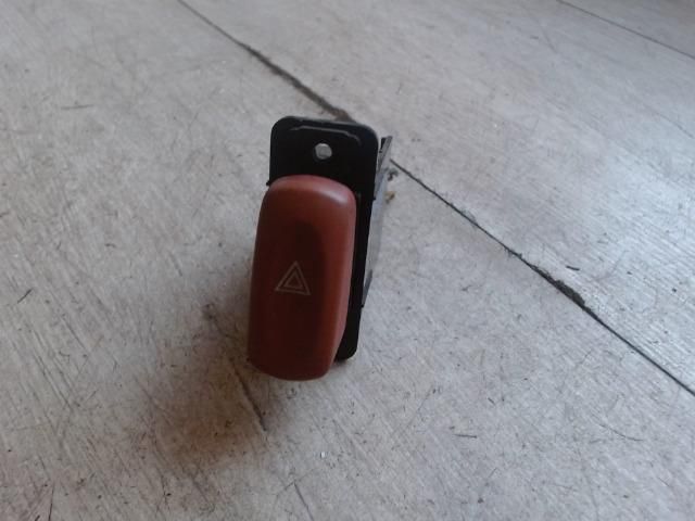 bontott OPEL AGILA Vészvillogó Kapcsoló