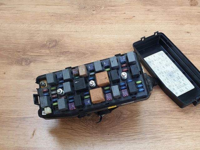 bontott OPEL ANTARA Biztosítéktábla Motortér