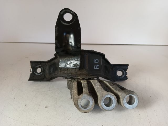 bontott OPEL ANTARA Motor Tartó Bak Jobb