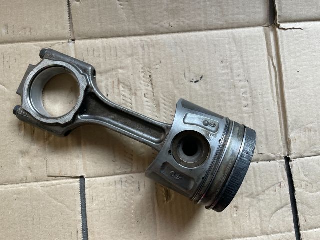 bontott OPEL ANTARA Dugattyú és Hajtókar