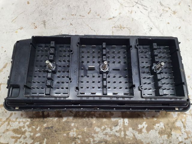 bontott OPEL ANTARA Biztosítéktábla Motortér