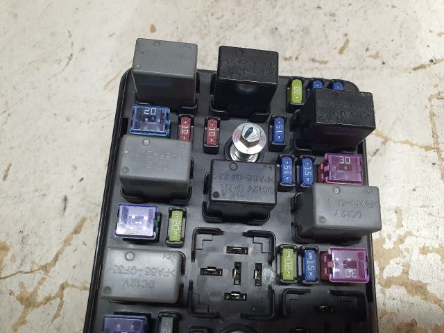 bontott OPEL ANTARA Biztosítéktábla Motortér