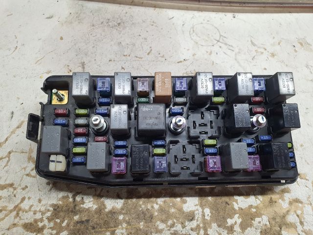 bontott OPEL ANTARA Biztosítéktábla Motortér