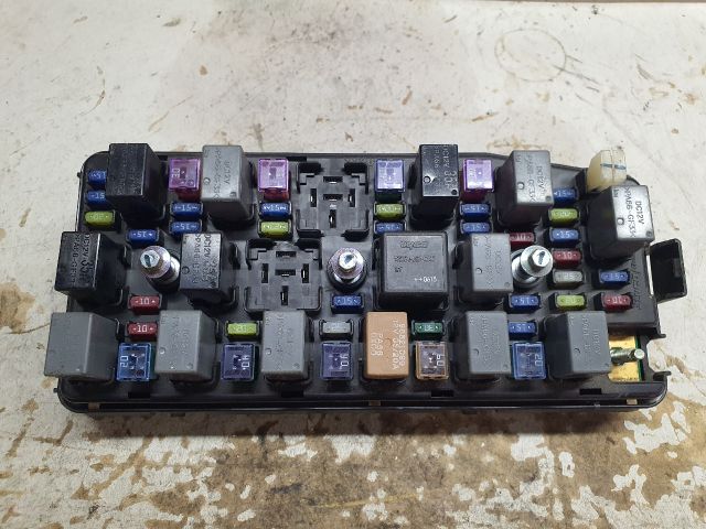 bontott OPEL ANTARA Biztosítéktábla Motortér