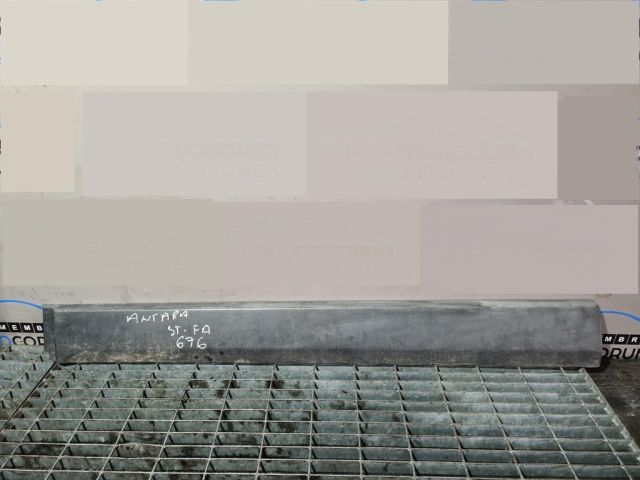 bontott OPEL ANTARA Bal első Ajtó Díszléc