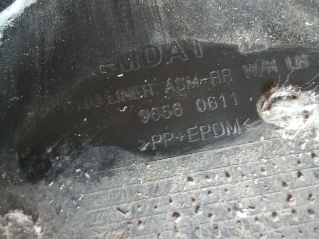 bontott OPEL ANTARA Bal hátsó Dobbetét (Kerékjárati, Műanyag)