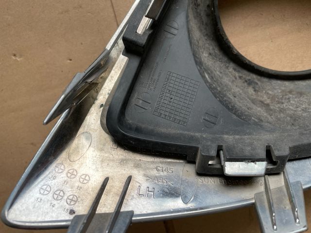 bontott OPEL ANTARA Bal Ködfényszóró Lámpakeret