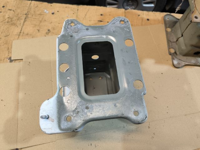 bontott OPEL ANTARA Bal Lökhárító Tartó Nyúlványvég