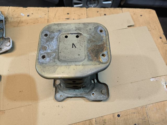 bontott OPEL ANTARA Bal Lökhárító Tartó Nyúlványvég