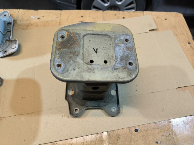 bontott OPEL ANTARA Bal Lökhárító Tartó Nyúlványvég