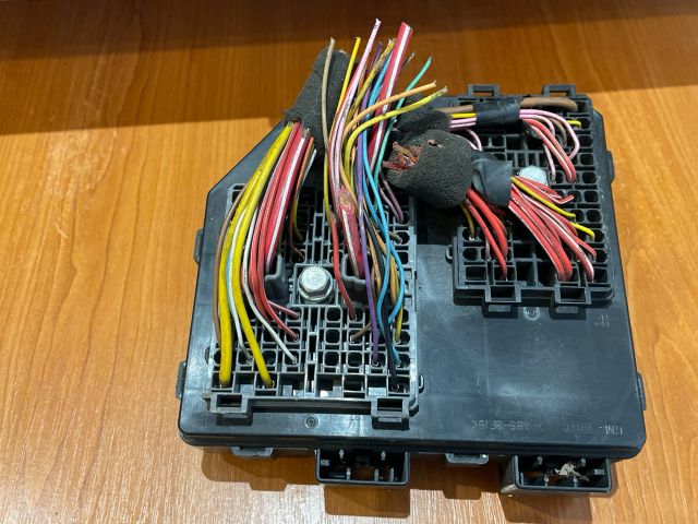 bontott OPEL ANTARA Biztosítéktábla Utastér