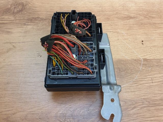 bontott OPEL ANTARA Biztosítéktábla Utastér