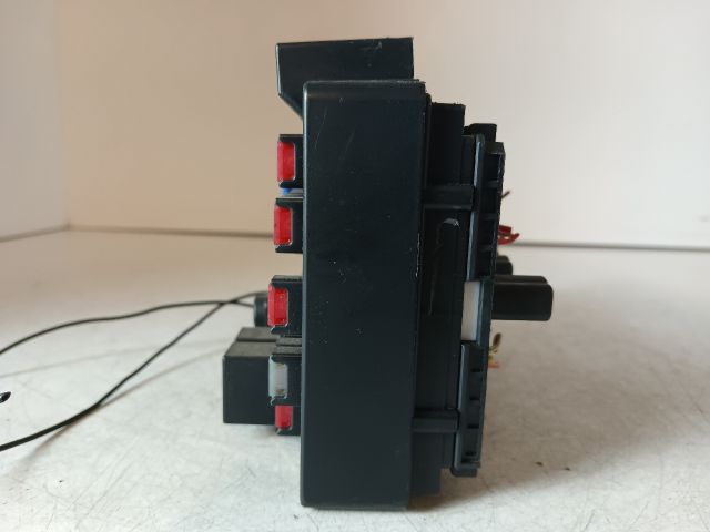 bontott OPEL ANTARA Biztosítéktábla Utastér