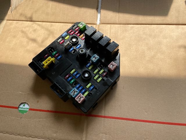 bontott OPEL ANTARA Biztosítéktábla Utastér