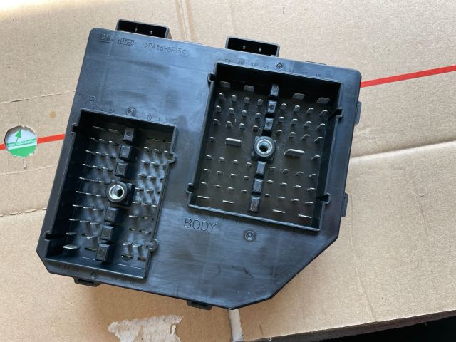 bontott OPEL ANTARA Biztosítéktábla Utastér