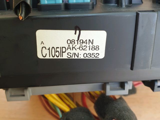 bontott OPEL ANTARA Biztosítéktábla Utastér