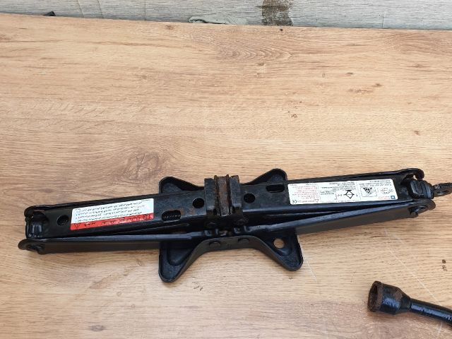 bontott OPEL ANTARA Emelő