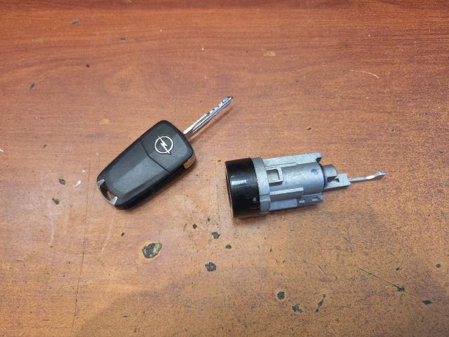 bontott OPEL ANTARA Gyújtáskapcsoló Zárbetét