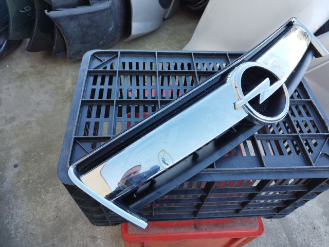 bontott OPEL ANTARA Hűtőrács