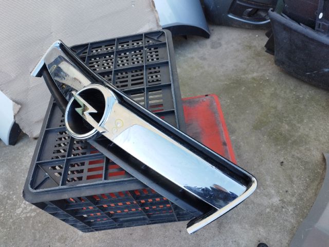 bontott OPEL ANTARA Hűtőrács