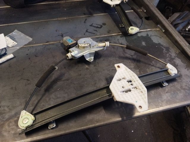 bontott OPEL ANTARA Jobb első Ablakemelő Szerkezet (Elektromos)