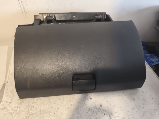 bontott OPEL ANTARA Kesztyűtartó