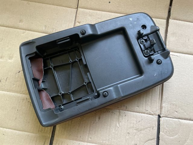 bontott OPEL ANTARA Könyöklő