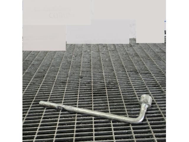 bontott OPEL ANTARA Szerszámkészlet