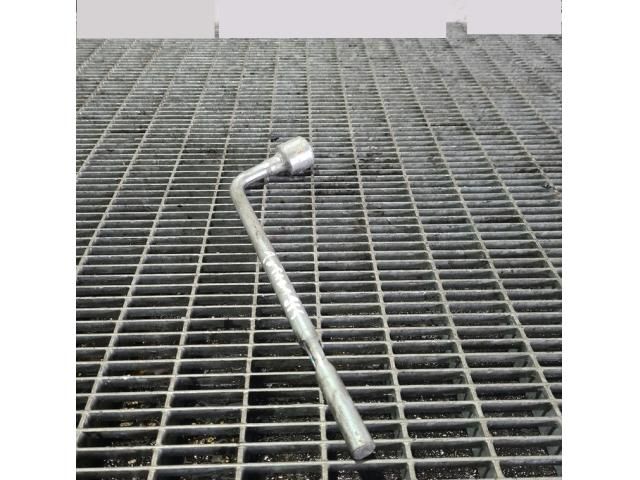 bontott OPEL ANTARA Szerszámkészlet