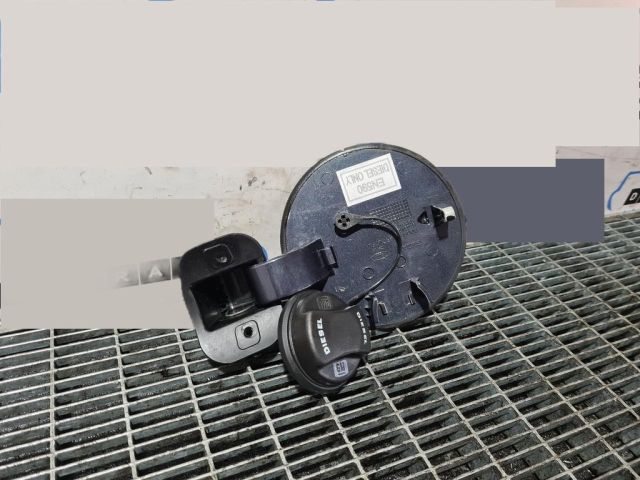 bontott OPEL ANTARA Tankajtó