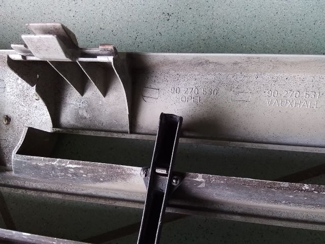 bontott OPEL ASCONA Hűtőrács