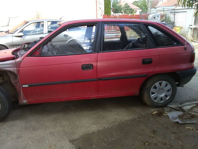 bontott OPEL ASTRA F Bal első Rugó