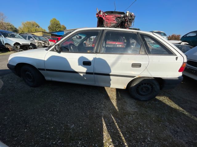 bontott OPEL ASTRA F Hűtőventilátor Keret