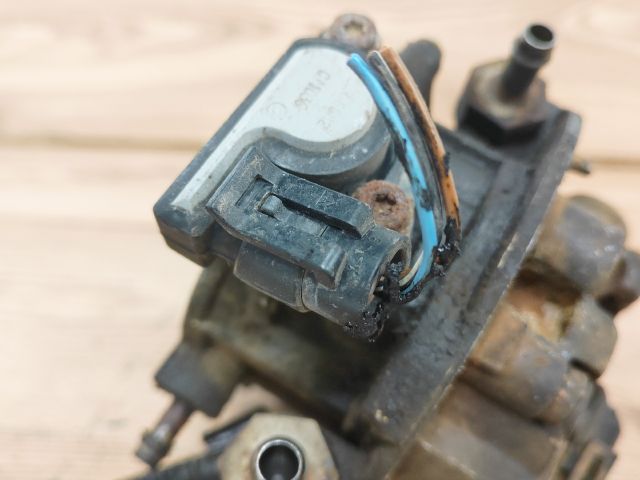 bontott OPEL ASTRA F Központi Injektor