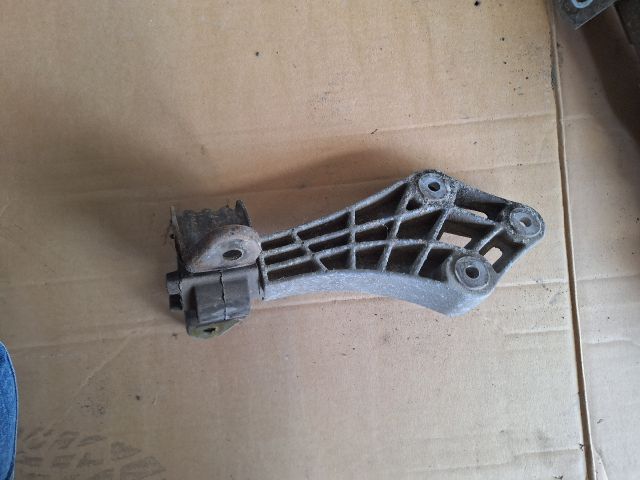 bontott OPEL ASTRA F Motor Tartó Bak (Fém)