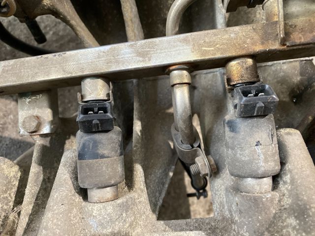 bontott OPEL ASTRA F Porlasztó Sor / Híd