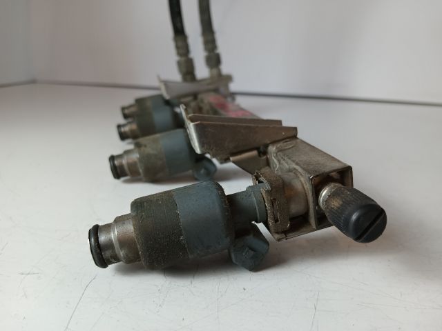 bontott OPEL ASTRA F Porlasztó Sor / Híd