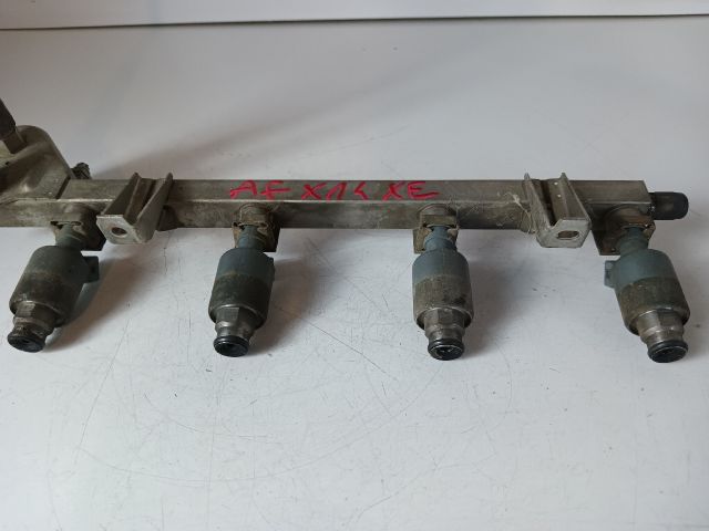 bontott OPEL ASTRA F Porlasztó Sor / Híd