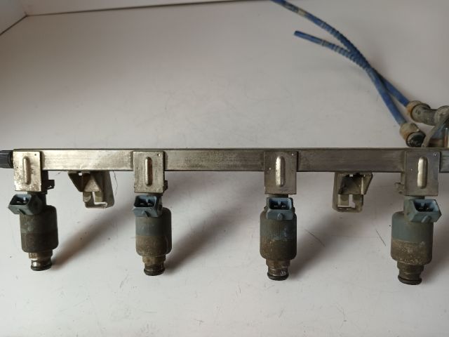 bontott OPEL ASTRA F Porlasztó Sor / Híd