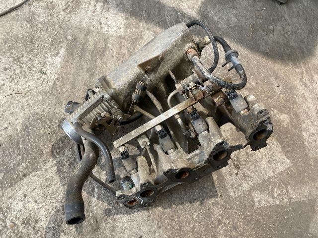 bontott OPEL ASTRA F Porlasztó Sor / Híd