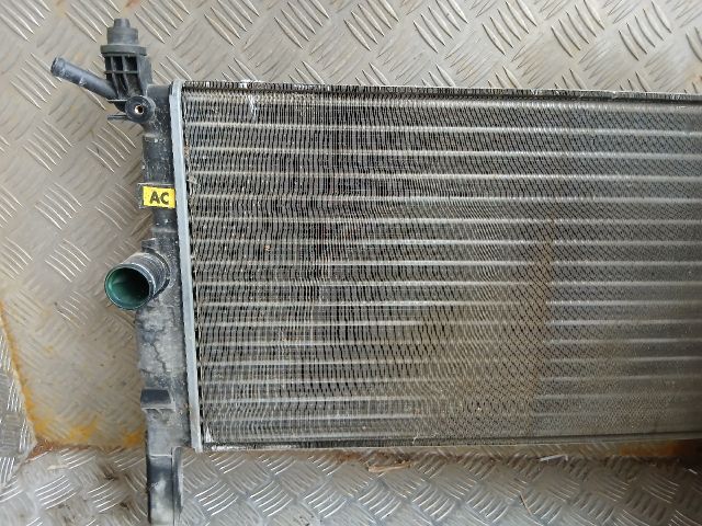 bontott OPEL ASTRA F Vízhűtő Radiátor (Nem klímás)