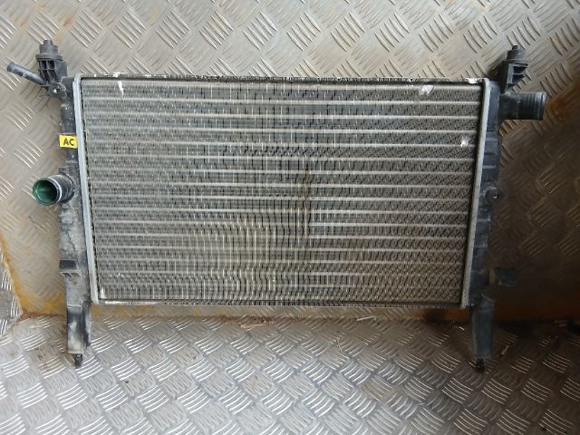 bontott OPEL ASTRA F Vízhűtő Radiátor (Nem klímás)