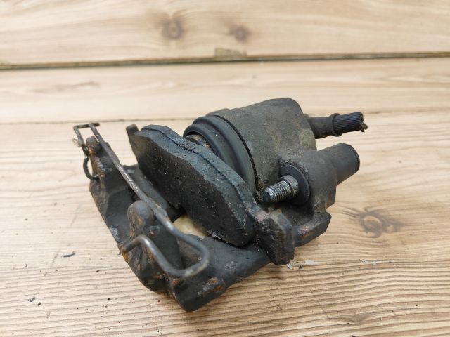 bontott OPEL ASTRA F Jobb első Féknyereg Munkahengerrel