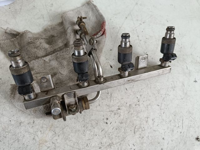 bontott OPEL ASTRA F Porlasztó Sor / Híd