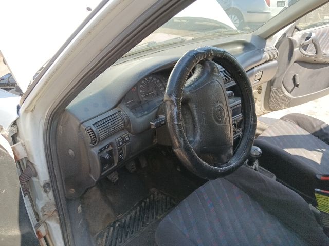 bontott OPEL ASTRA F Porlasztó Sor / Híd