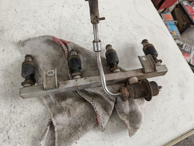 bontott OPEL ASTRA F Porlasztó Sor / Híd