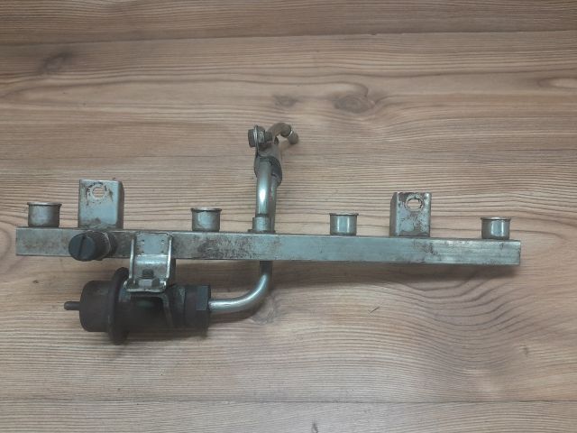 bontott OPEL ASTRA F Porlasztó Sor / Híd