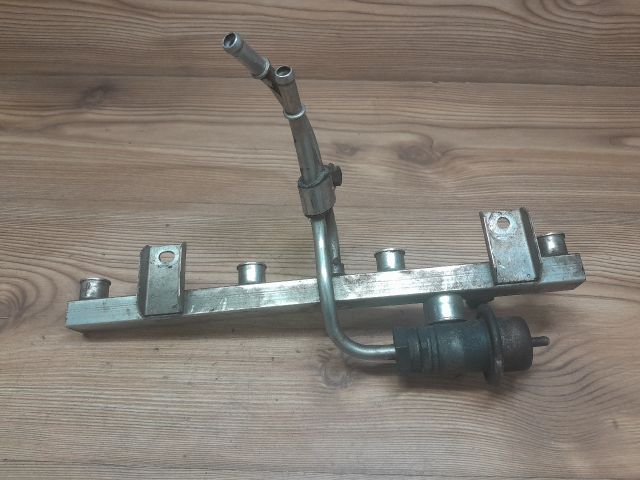 bontott OPEL ASTRA F Porlasztó Sor / Híd