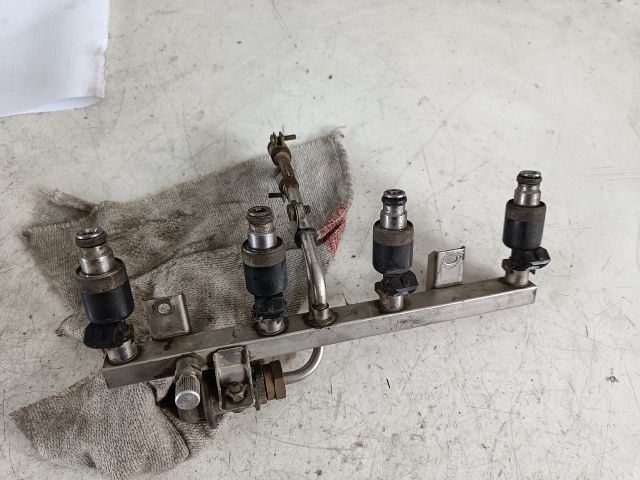 bontott OPEL ASTRA F Porlasztó Sor / Híd