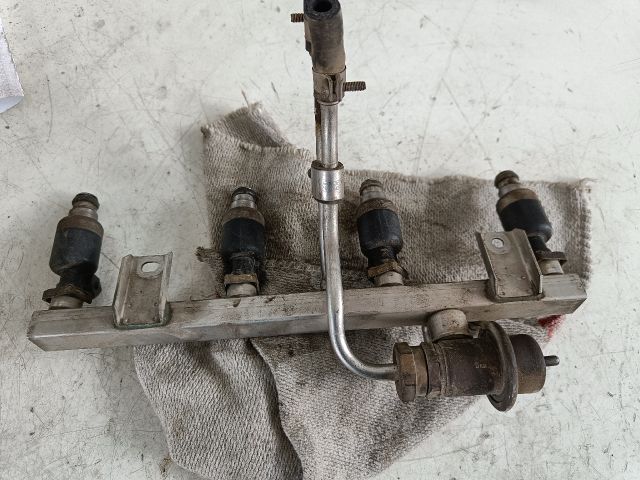 bontott OPEL ASTRA F Porlasztó Sor / Híd